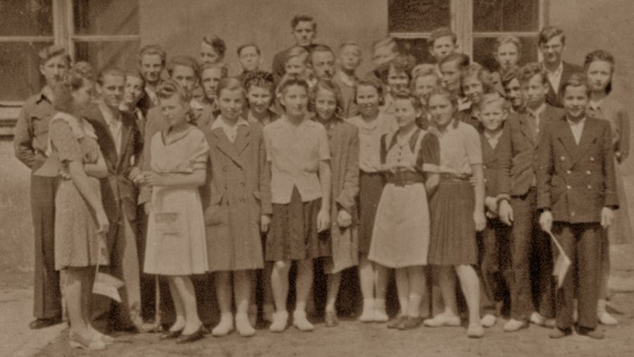 Gimnazjum 1946 kl 1B wych M Gaszczynski 1 Maja